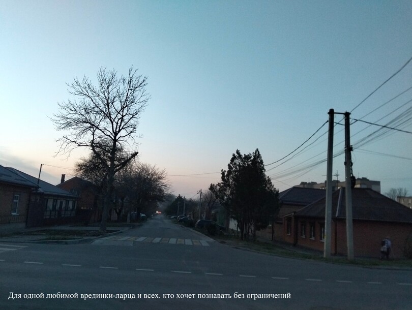 Трёхмерные колонны в серо-фиолетовой синеве 1