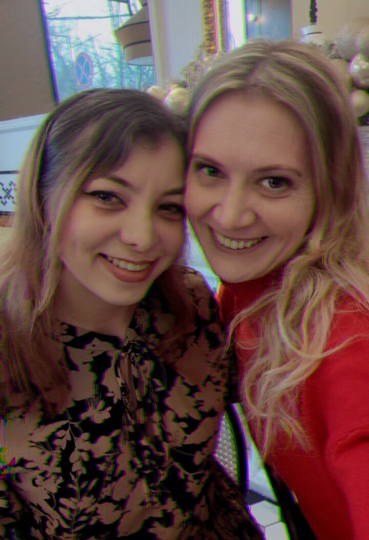 \(^∀^)メ(^∀^)ノ*:・゚✧ ♡ 4