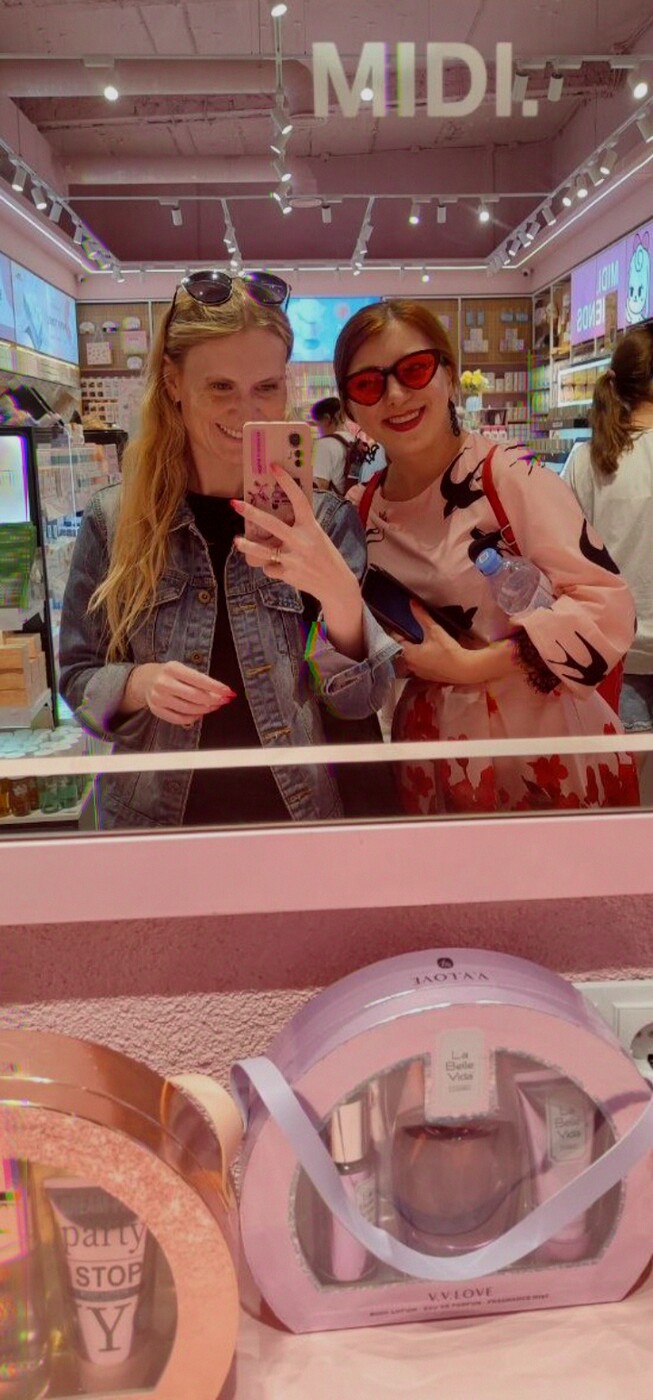 \(^∀^)メ(^∀^)ノ*:・゚✧ ♡ 9